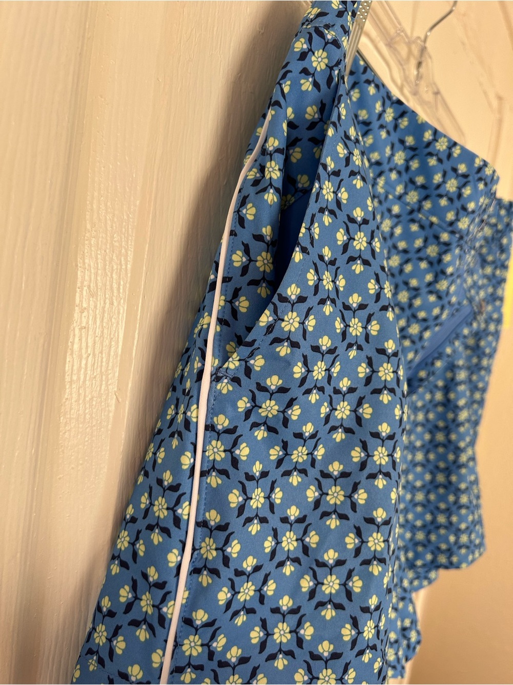 Women's Woven High-Rise Pleated Golf Shorts - All in Motion Blue Floral Print XL - Picture 6 of 7